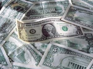 Средневзвешенный курс доллара вырос до 146,92 на KASE в пятницу