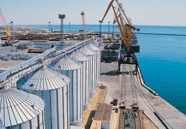 Порт Актау по сравнению с прошлым годом снизил перевалку зерна в 45 раз