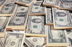 Беларусь возвращает доллар для расчетов на АЗС и в турфирмах