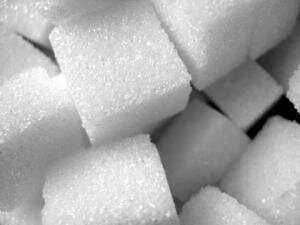 Мировые рынки сахара ждет излишек предложения второй год подряд